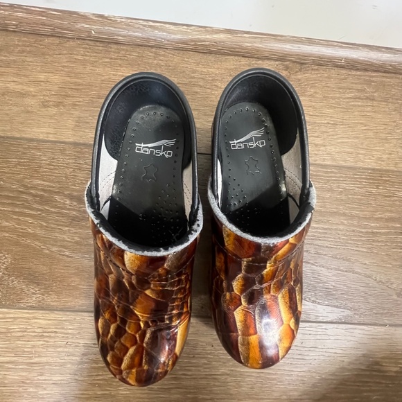 Dansko Patent Professional Tiger Eye Clogs Size 37 (6.5-7) - Picture 3 of 10